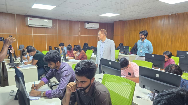 এআই প্রশিক্ষণ বাছাই পরীক্ষায় ১ লাখের বেশি প্রশিক্ষণার্থী
